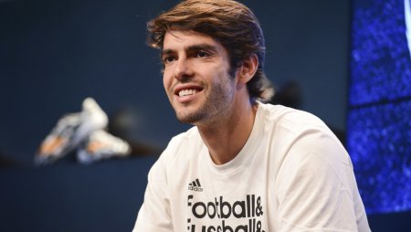 Kaká está arriba.